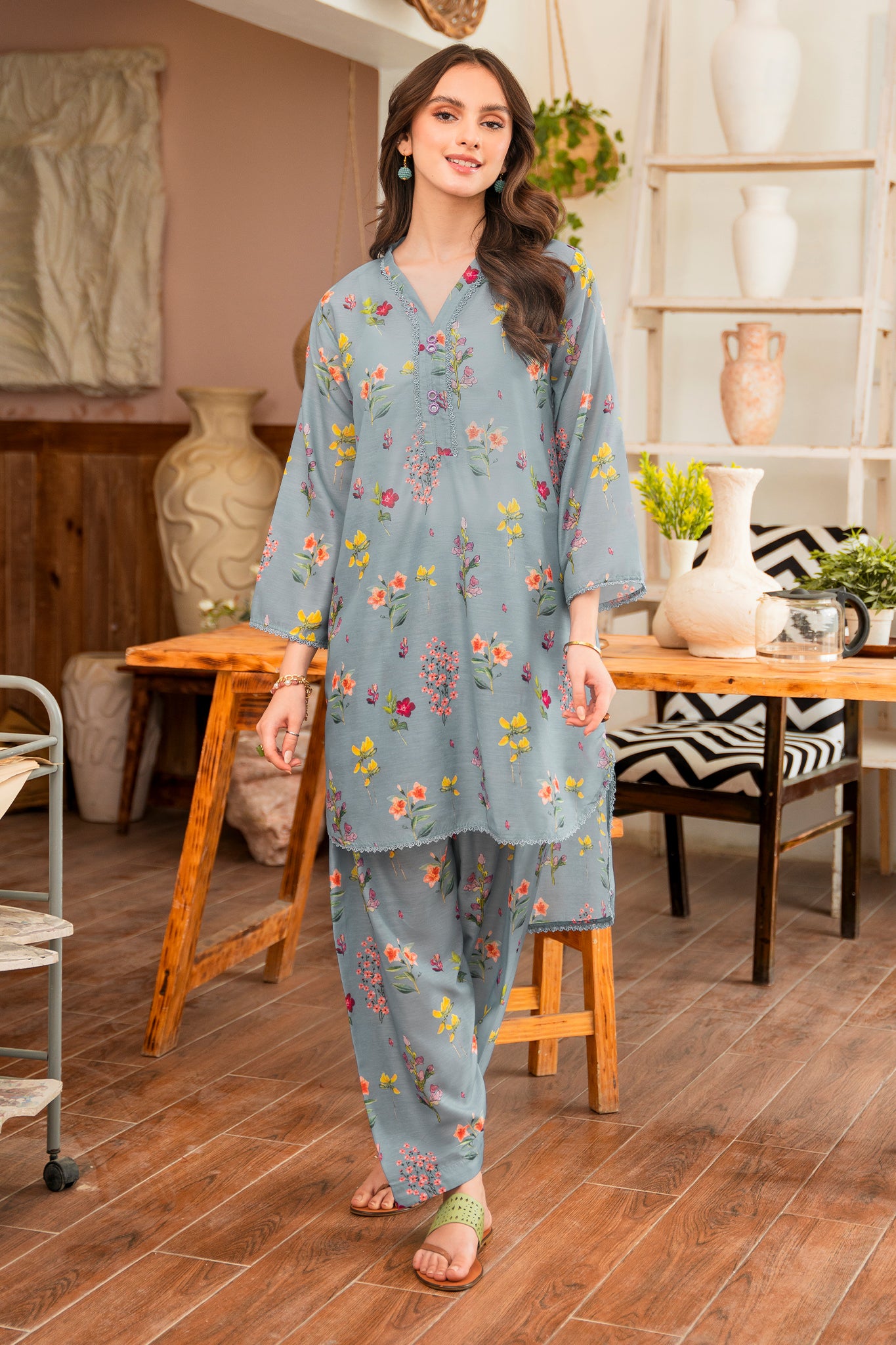 Pin by Ariba on Dresses | Beautiful pakistani dresses, Pakistani dresses  casual, Stylish dresses for girls